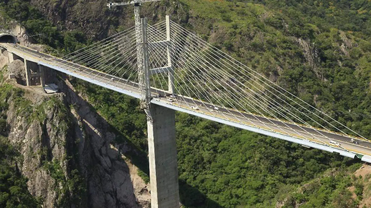 puente el baluartee, d